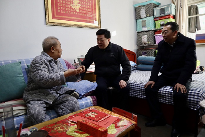 谷建春總經(jīng)理慰問(wèn)圖